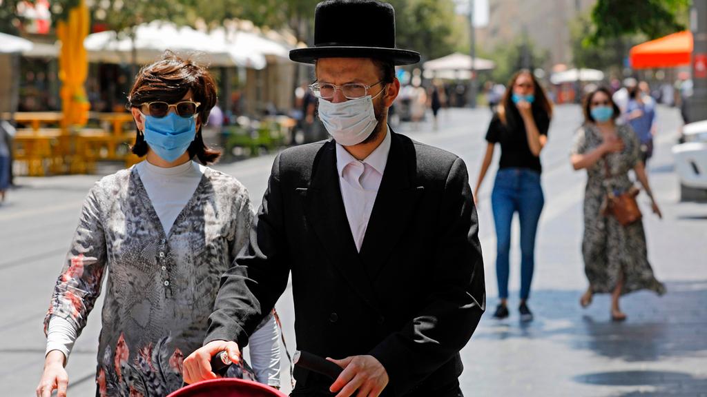  Pedestrians wearing masks in Jerusalem 