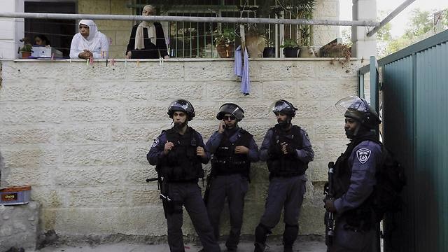 Israeli police guard the entrance to a house in the East Jerusalem neighborhood of Silwan inhabited by settlers 