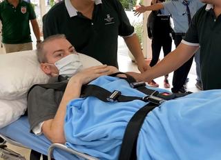 בריטניה וייטנאם סטיבן קמרון טייס משתחרר מבית החולים