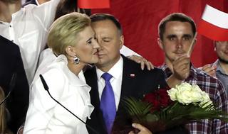 נשיא פולין אנדז'יי דודה עם רעייתו ניצחון בסיבוב השני ב בחירות