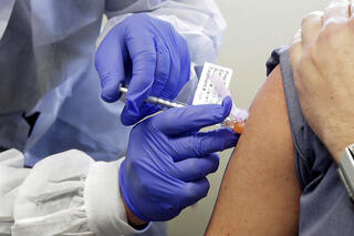 החיסונים הראשונים. כבר בדצמבר