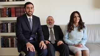  הרב ציון, הרבנית לאה ובנם הרב איתי כהן העומד כיום בראש המכון