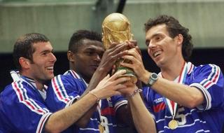 נבחרת צרפת עם הגביע העולמי ב-1998
