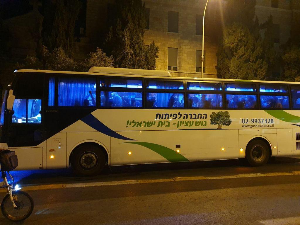 19 מפרי סדר נעצרו. אוטובוס העצורים מהמחאה נגד נתניהו