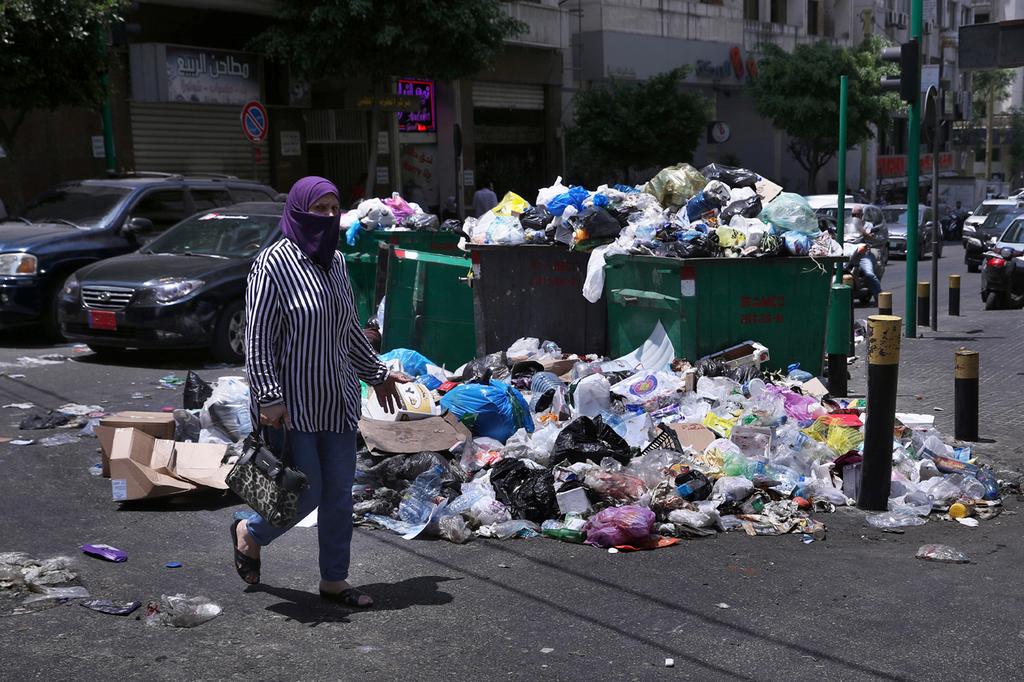 זבל ב רחובות ביירות  לבנון עקב המשבר הכלכלי