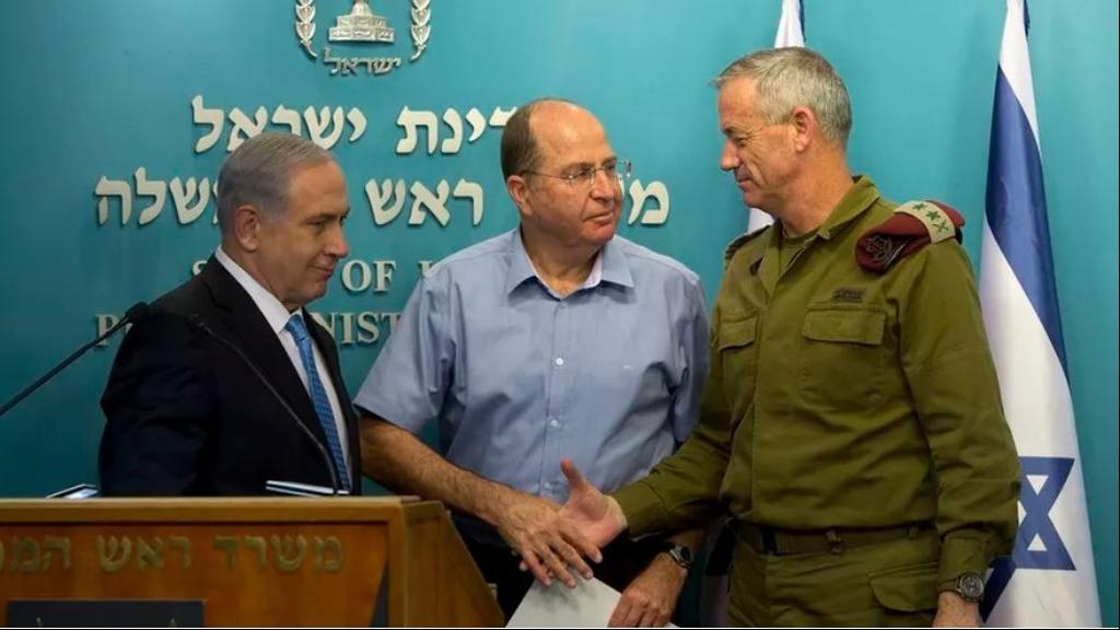 Israel's Prime Minister Benjamin Netanyahu (left) stands with former Defense Minister Moshe Yaalon (center) and former Chief of Staff Lt. Gen. Benny Gantz
