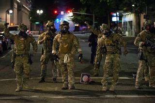 ארה"ב פורטלנד אורגון כוחות סוכנים פדרליים ב הפגנות