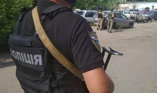 פולטבה אוקראינה חמוש חטף שוטר משטרה