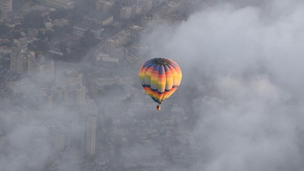Воздушный шар (Иллюстрация: Мони Шафир) כדורים פורחים
