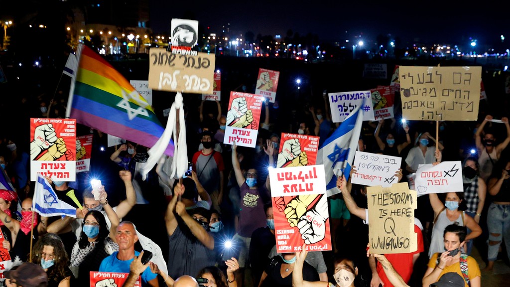 הפגנה הפגנות מול בית רה"מ ב בלפור ירושלים דגלים שחורים 