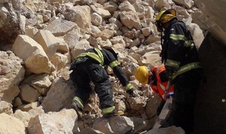 צוותי חילוץ והצלה פועלים לחילוץ אדם שהוא ללא הכרה סמוך למחצבות עציונה