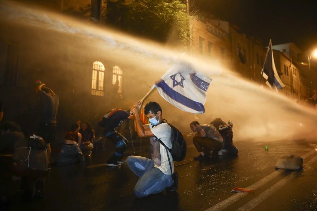 Israeli police uses water canon to disperse people during a protest against Israeli Prime Minister Benjamin Netanyahu In Jerusalem