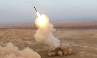 איראן משמרות המהפכה שיגור טילים בליסטיים מבטן האדמה תרגיל צבאי