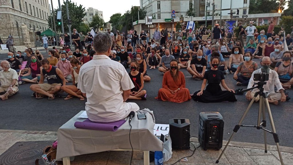 הפגנת הדגלים השחורים מול מעון ראש הממשלה בבלפור ירושלים