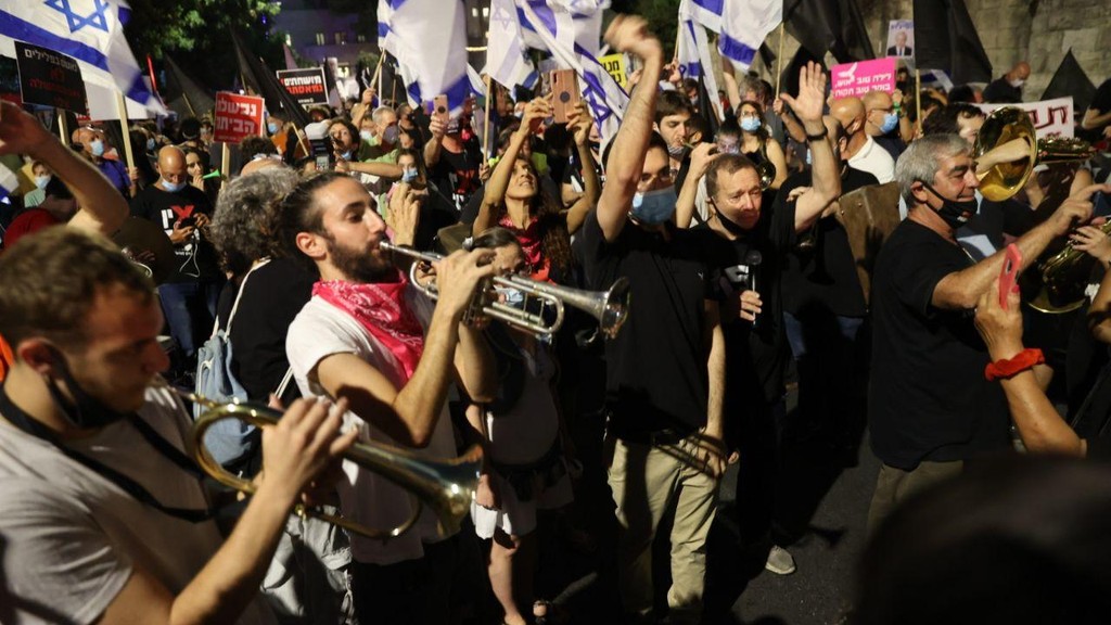 הפגנת הדגלים השחורים מול מעון ראש הממשלה בבלפור ירושלים