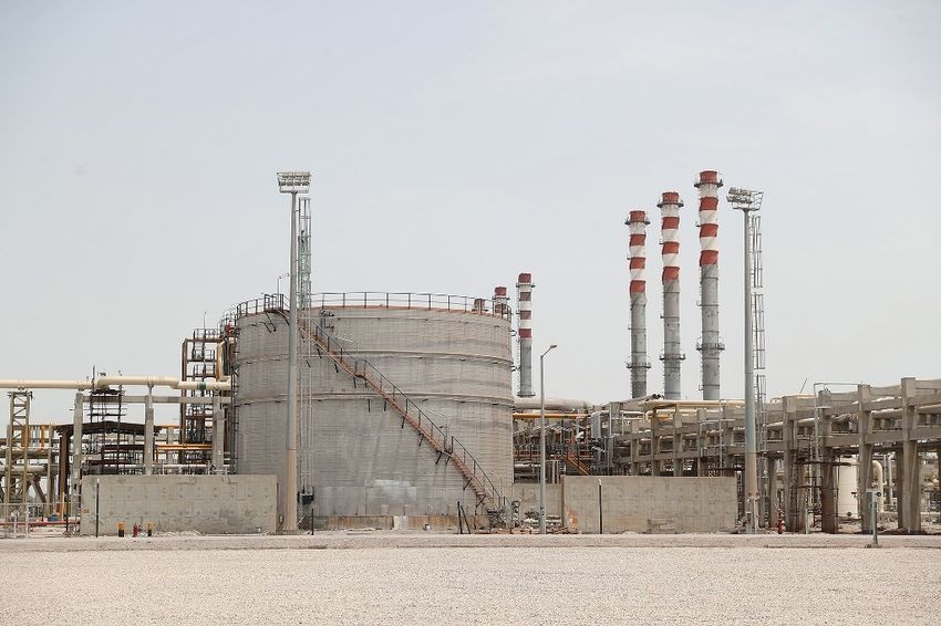 A general view of the Setareh Khalij Fars (Star of the Persian Gulf) petrol refinery in the Gulf port city of Bandar Abbas 