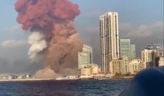 תיעוד רגעי הפיצוץ בנמל בביירות