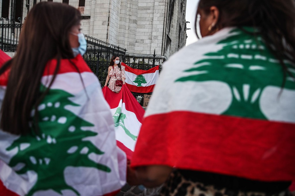 לבנון ביירות פיצוץ אסון נמל הזדהות ב כיכר ב פריז צרפת