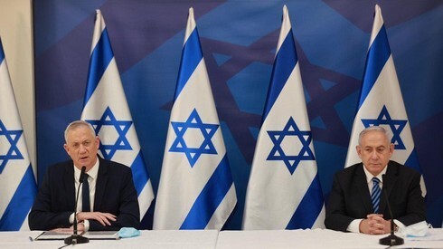 Defense Minister Benny Gantz (left) and PM Benjamin Netanyahu 