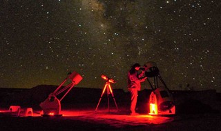 תצפית כוכבים באמצעות טלסקופים 