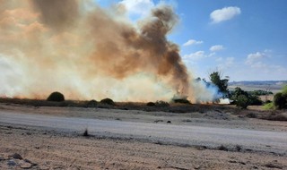 שריפה פרצה באזור גדר הגבול מול קיבוץ ארז