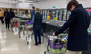 קונים ב סופרמרקט ליד וולינגטון ניו זילנד חשש מ קורונה