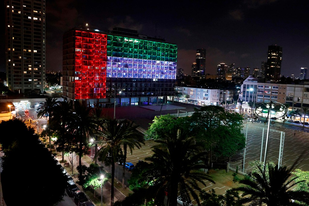 בניין עיריית תל אביב מואר בדגל איחוד האמירויות