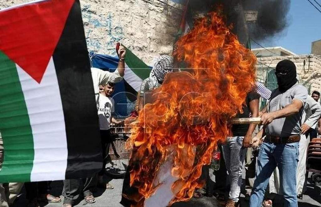 פלסטינים שורפים את גדל האמירויות בהפגנה ביטא