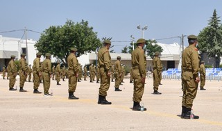  "שגרירים במדים"