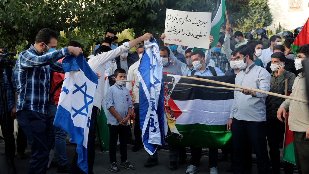  Protesters in Iran burn Israeli flag 