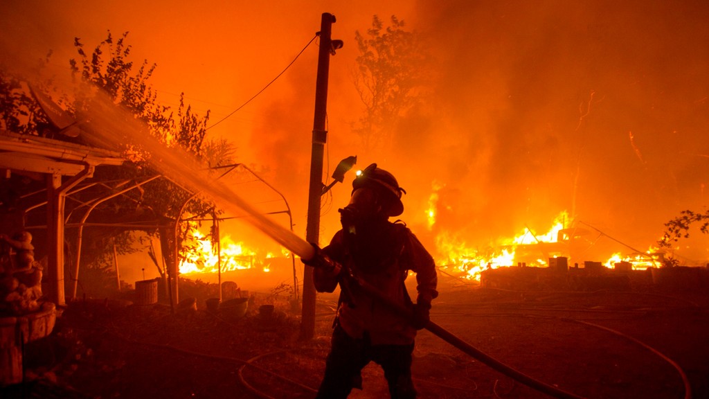 ארה"ב קליפורניה שריפה שריפות טורנדו אש