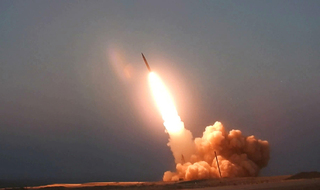 איראן חשפה שני טילים חדשים