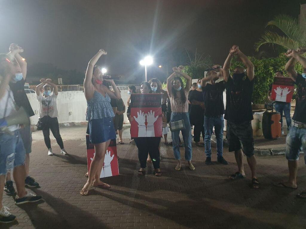 הורי גן טולי הפגינו מול ביתם של בעלי הגן