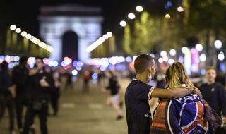 אוהדים מאוכזבים המהומות בפריז
