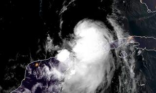 הוריקן סופה לורה בדרך ל פגוע ב חופי מפרץ מקסיקו ב ארה"ב ב טקסס ו לואיזיאנה 
