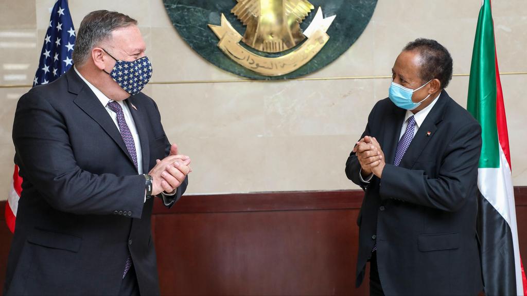US Secretary of State Mike Pompeo (L) greeting Sudanese Prime Minister Abdalla Hamdok (R) in Khartoum 