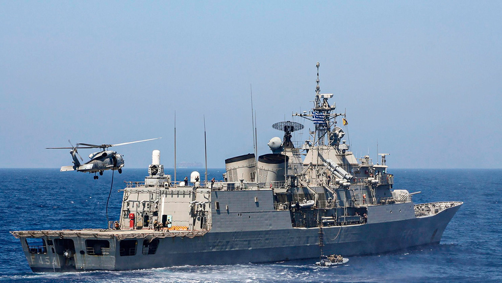 יוון ספינות קרב ב תמרון צבאי מפגן כוח מול טורקיה ב הים התיכון 26 אוגוסט 2020