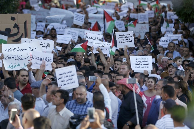Anti-government protestors in Ramallah (Photo: AFP) Anti-government protestors in Ramallah