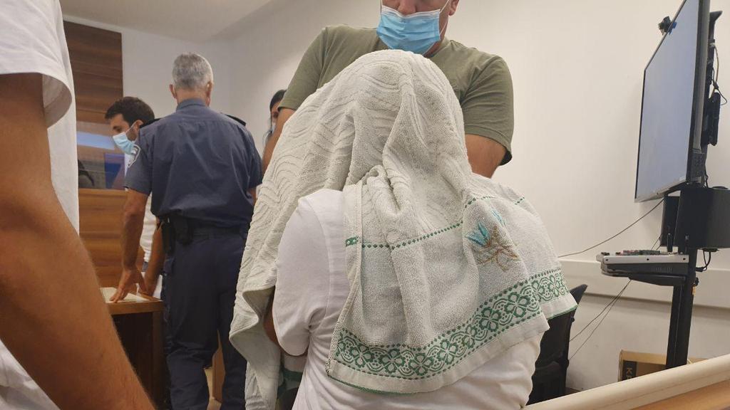 One of the suspects in court (Photo: Barel Efraim) הארכת מעצר לחשודים באונס הקבוצתי באילת