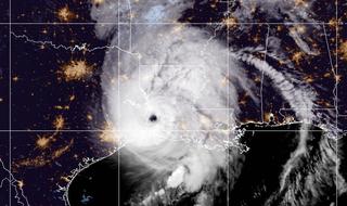 ארה"ב סופה הוריקן לורה בעת הפגיעה הראשונה ביבשה ב לואיזיאנה צילום לוויין