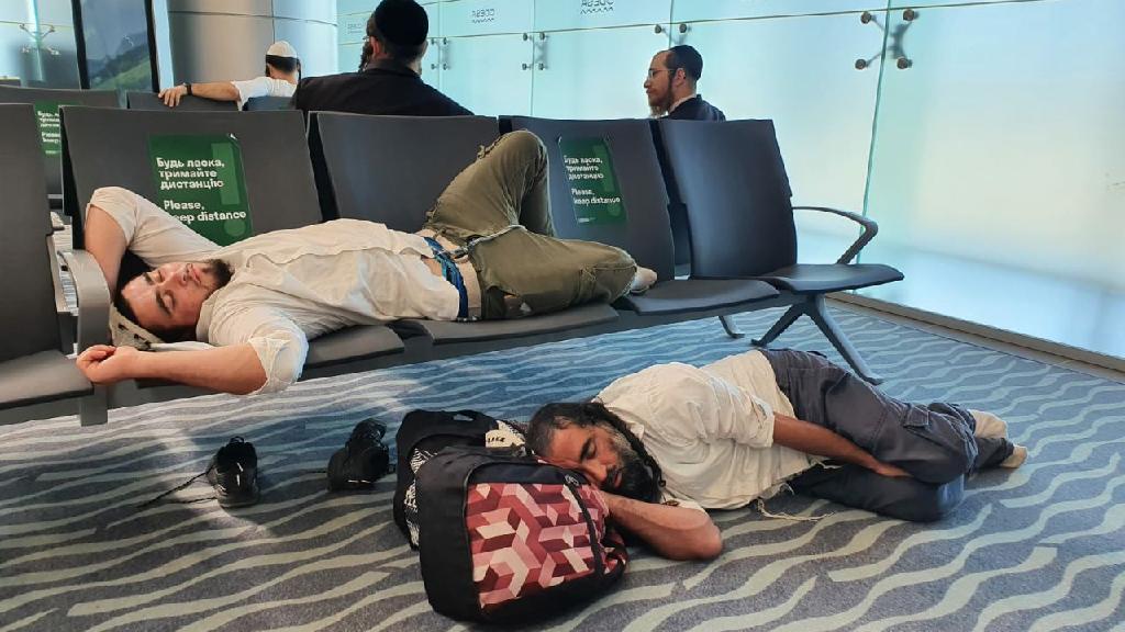  Jewish pilgrims at Ukraine's airport 