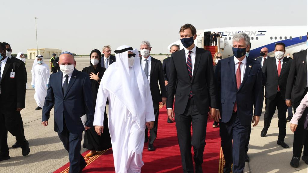 Israeli and American delegations arrive in the UAE for talks on normalization (Photo: GPO) מאיר בן שבת, ג'ראד קושנר ורוברט אובריאן במשלחת לאיחוד האמירויות