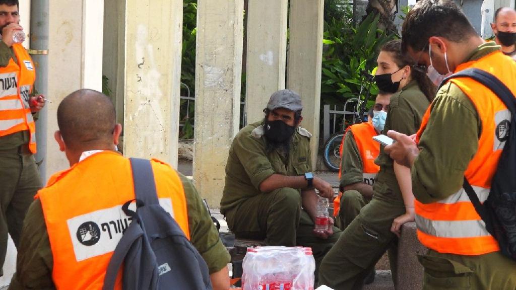 Home Front Command troops in Bnei Brak (Photo: Nadav Eves) בני ברק בצל הקורונה