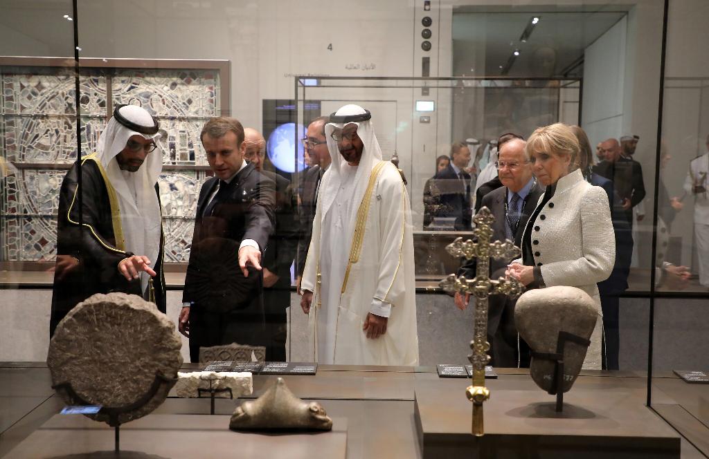 Abu Dhabi Crown Prince Mohammed bin Zayed al-Nahayan, 2nd right, Chairman of Abu Dhabi’s Tourism and Culture Authority, Mohamed Khalifa al-Mubarak, left, French President Emmanuel Macron, 2nd left, and his wife Brigitte Macron visit the Louvre Abu Dhabi Museum 
