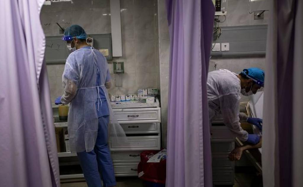 Palestinian doctors treat patients at the emergency room of the al-Quds Hospital in Gaza City 