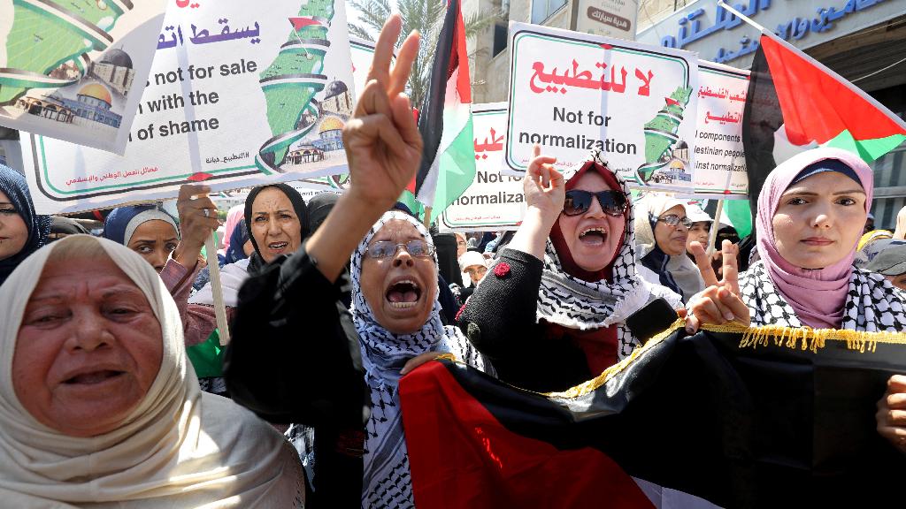  Palestinians take part in a protest against the United Arab Emirates' deal with Israel to normalize relations, in Gaza 