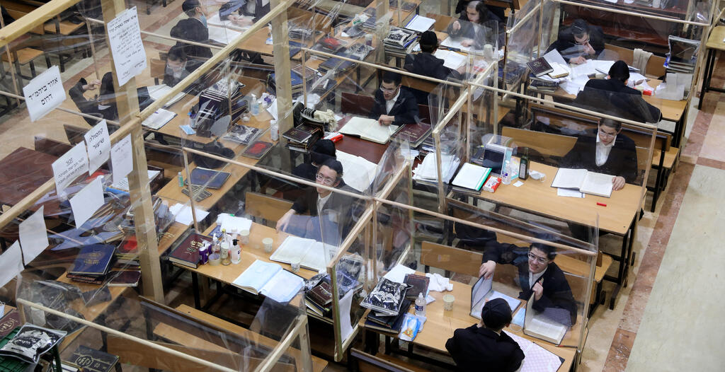  Yeshiva students in Bnei Brak studying in capsules during the pandemic 
