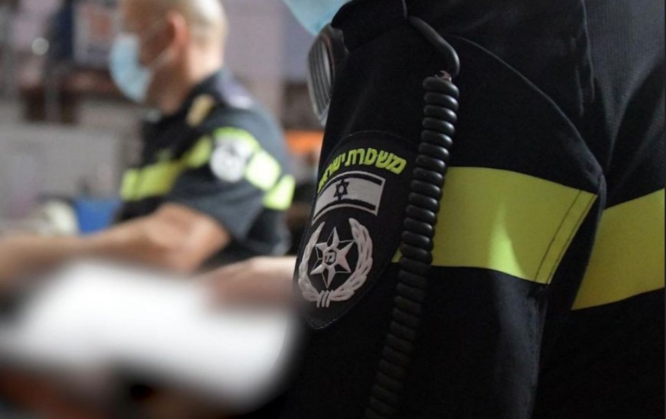 Полицейские штрафуют нарушителей на улицах (Фото: пресс-служба полиции) Полицейские штрафуют нарушителей на улицах