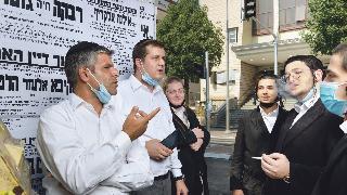 תמונת אריאל אלחרר ויאיר לוי (משמאל) בבני ברק