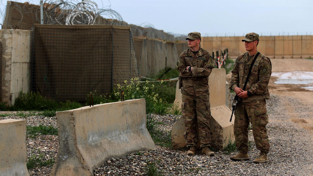 US soldiers stand at the Qayyarah air base, Iraq